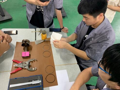 汽车工程学院开展院级公开课评议活动