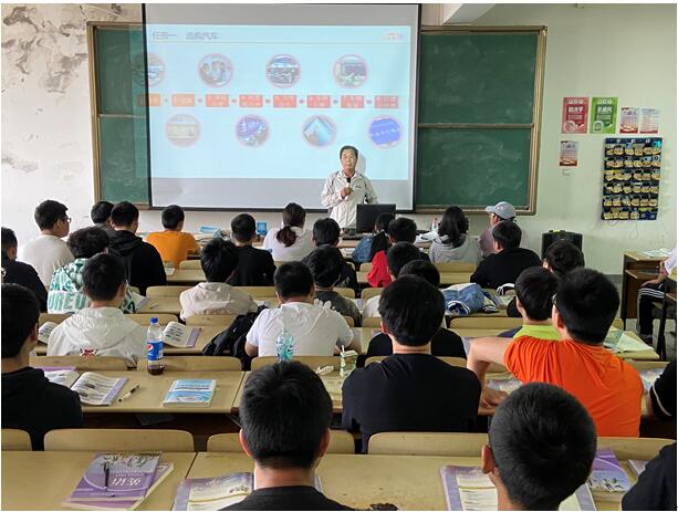 “心系青少年，关爱情无价”主题活动